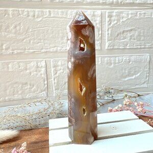 Gorgeous Small Flower Agate Tower